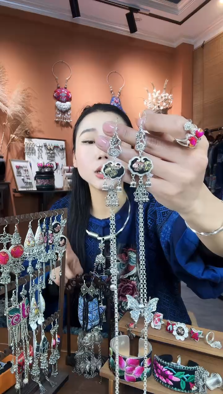 【闪购商品】刺绣纯手工民族风耳环