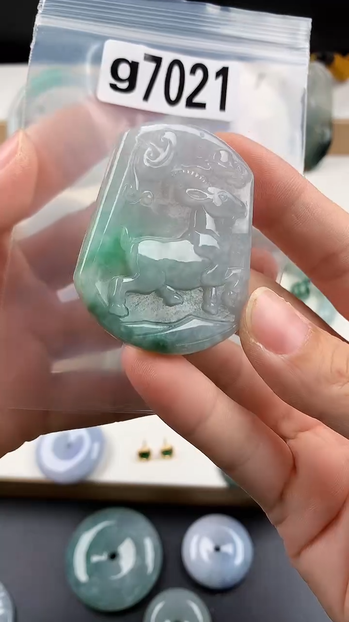 颈饰未镶嵌翡翠天然翡翠吊坠挂件