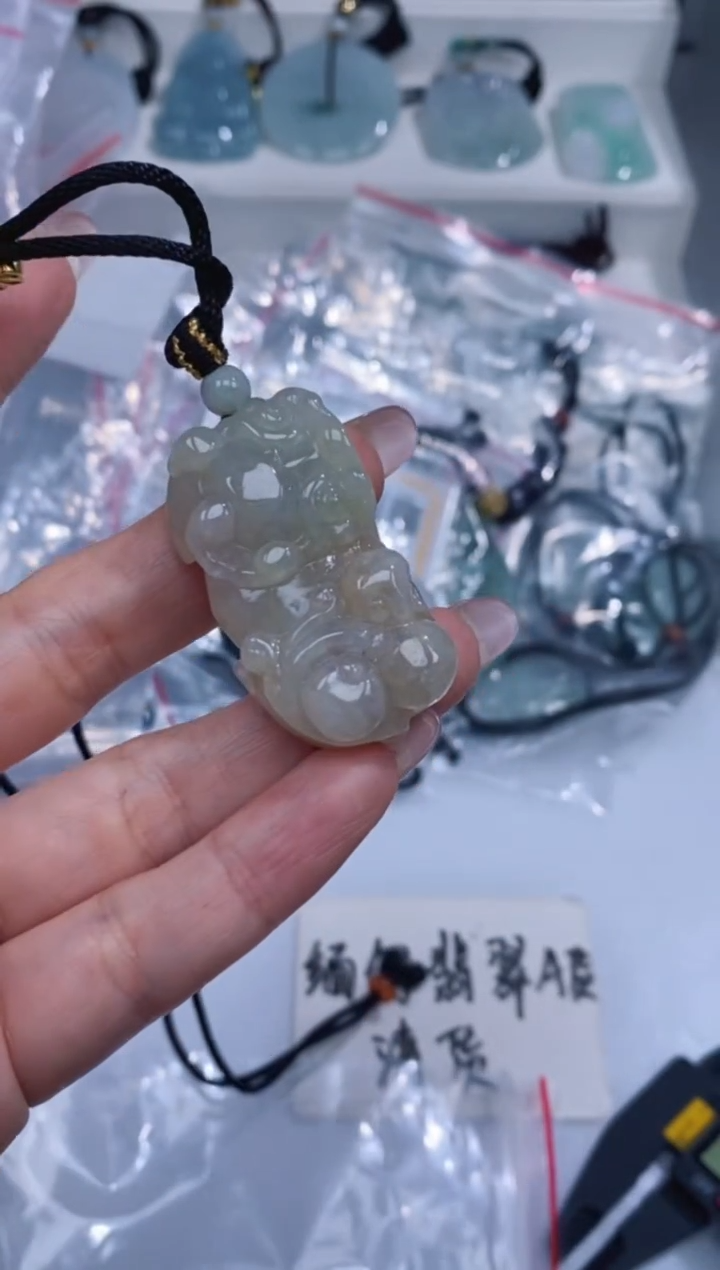 颈饰未镶嵌翡翠吊坠