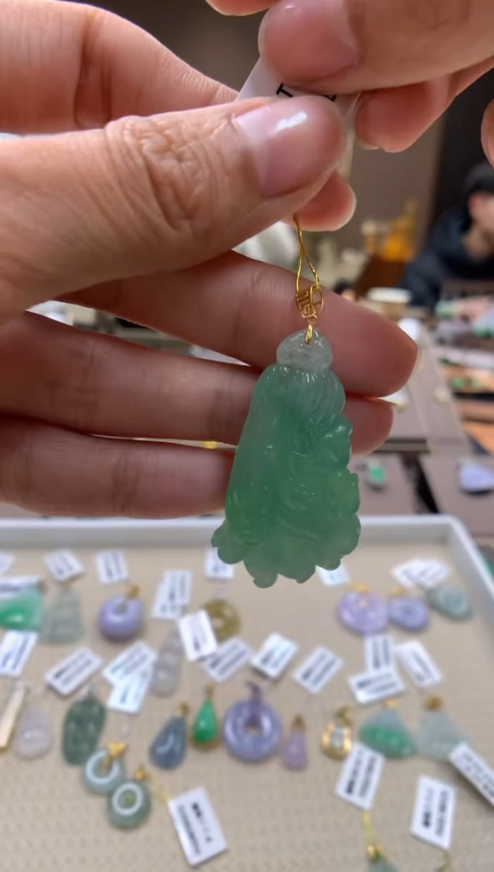【闪购商品】翡翠颈饰18K金镶嵌白菜