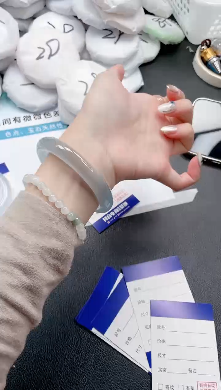 【闪购商品】石英质玉手镯未镶嵌17J12-60