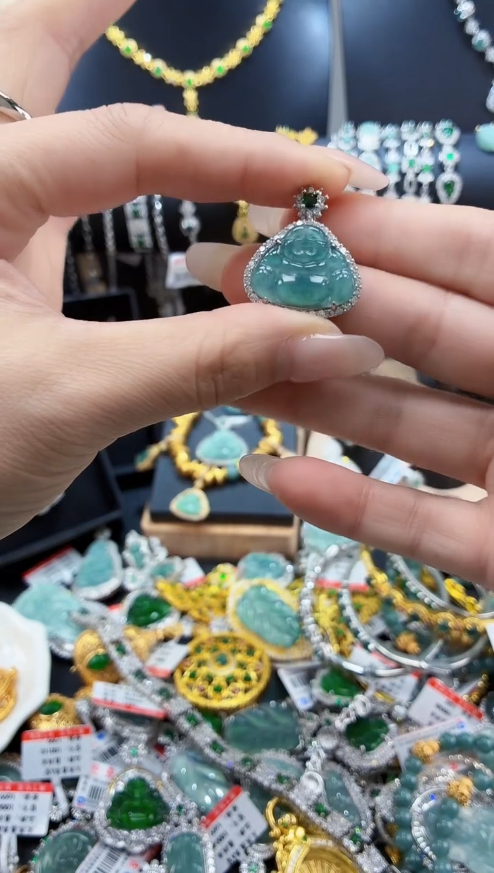 翡翠未镶嵌颈饰天然翡翠a货 多样性发其一