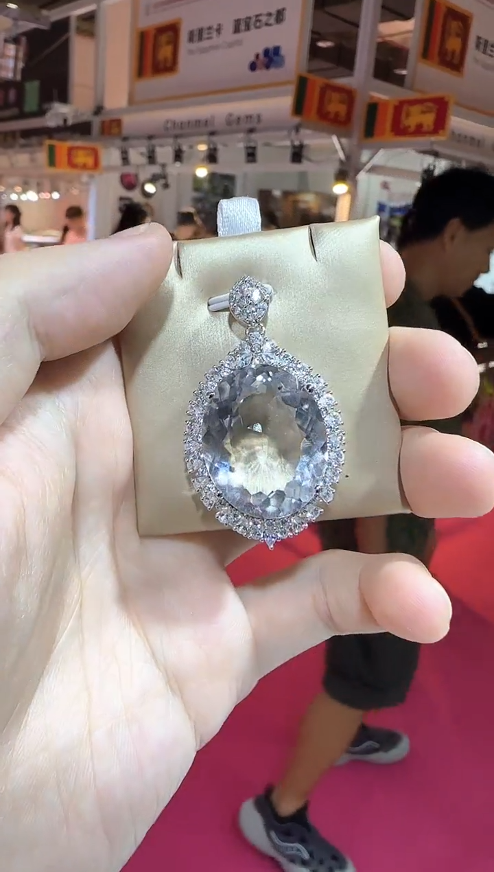 颈饰银S925镶嵌水晶18*25mm净体白水晶吊坠60ct