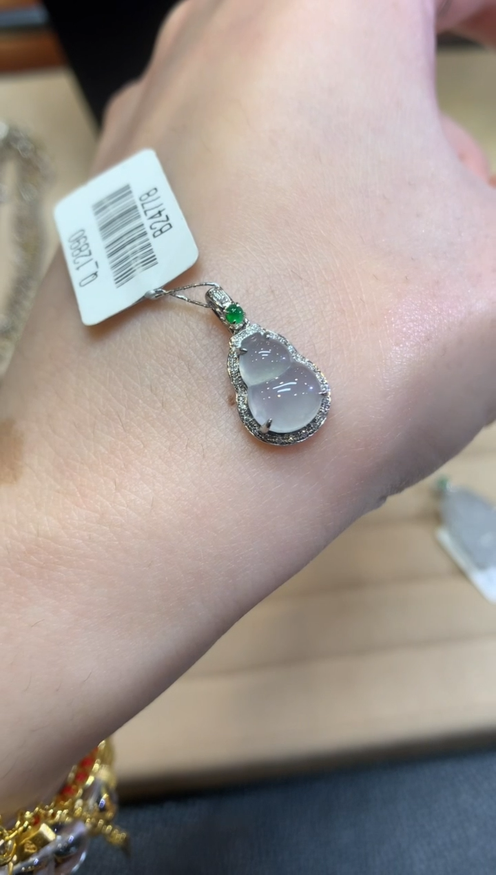 翡翠18K金镶嵌颈饰葫芦【无服务费】