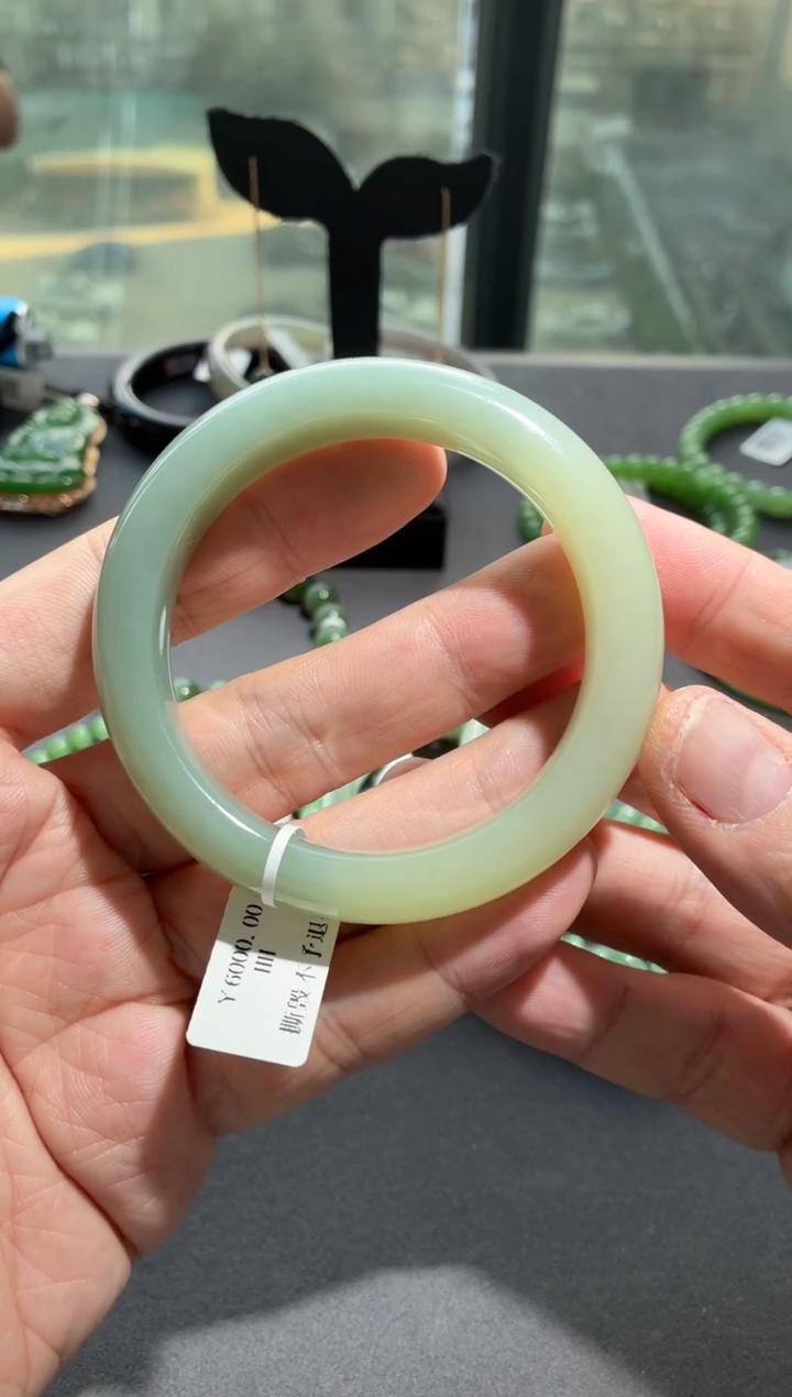 未镶嵌手镯和田玉懂*貌新疆若羌蓝皮黄口手镯