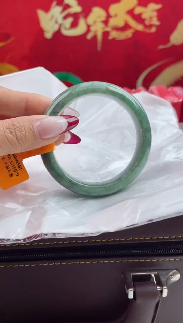 【闪购商品】翡翠手镯未镶嵌6翡翠手镯（微瑕）