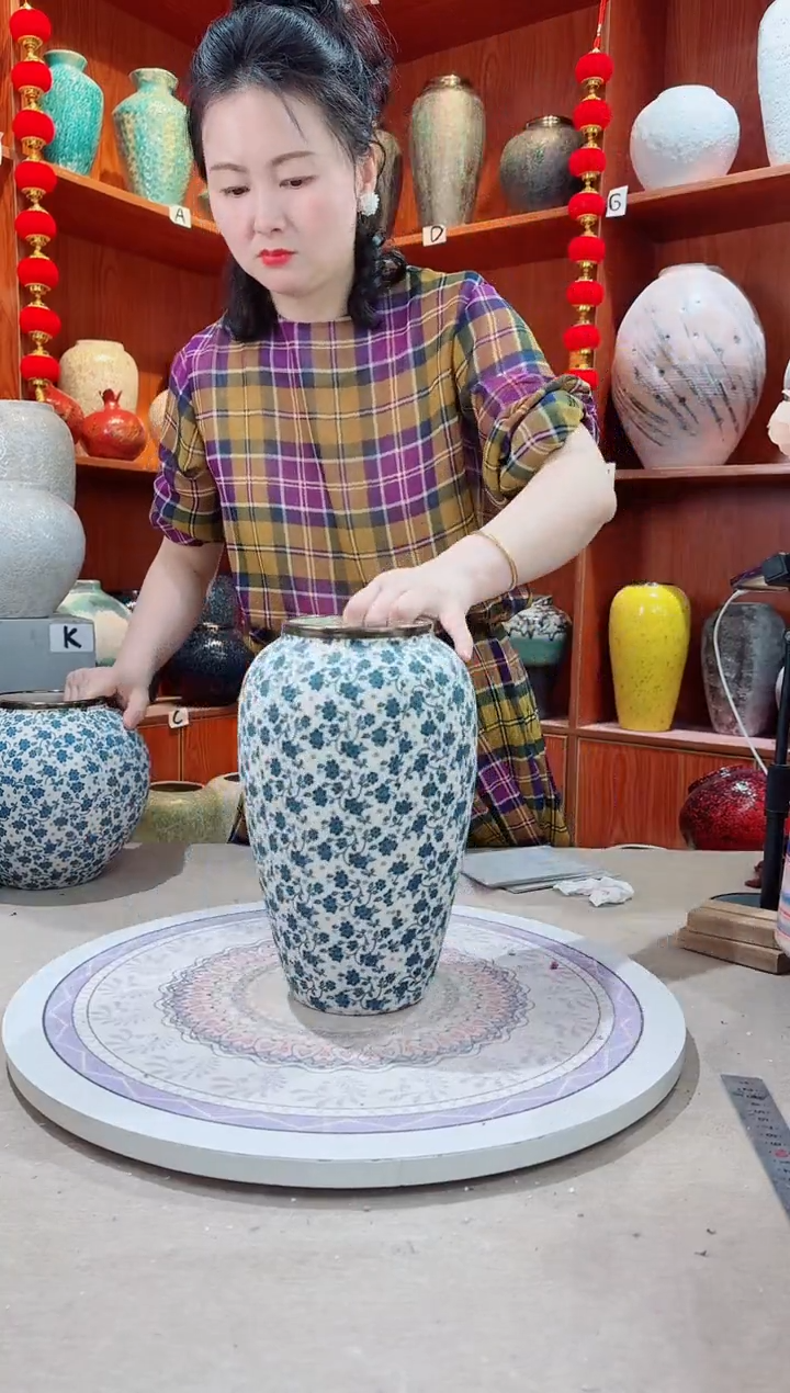瓶陶瓷花瓶 无花 白底小兰花中号