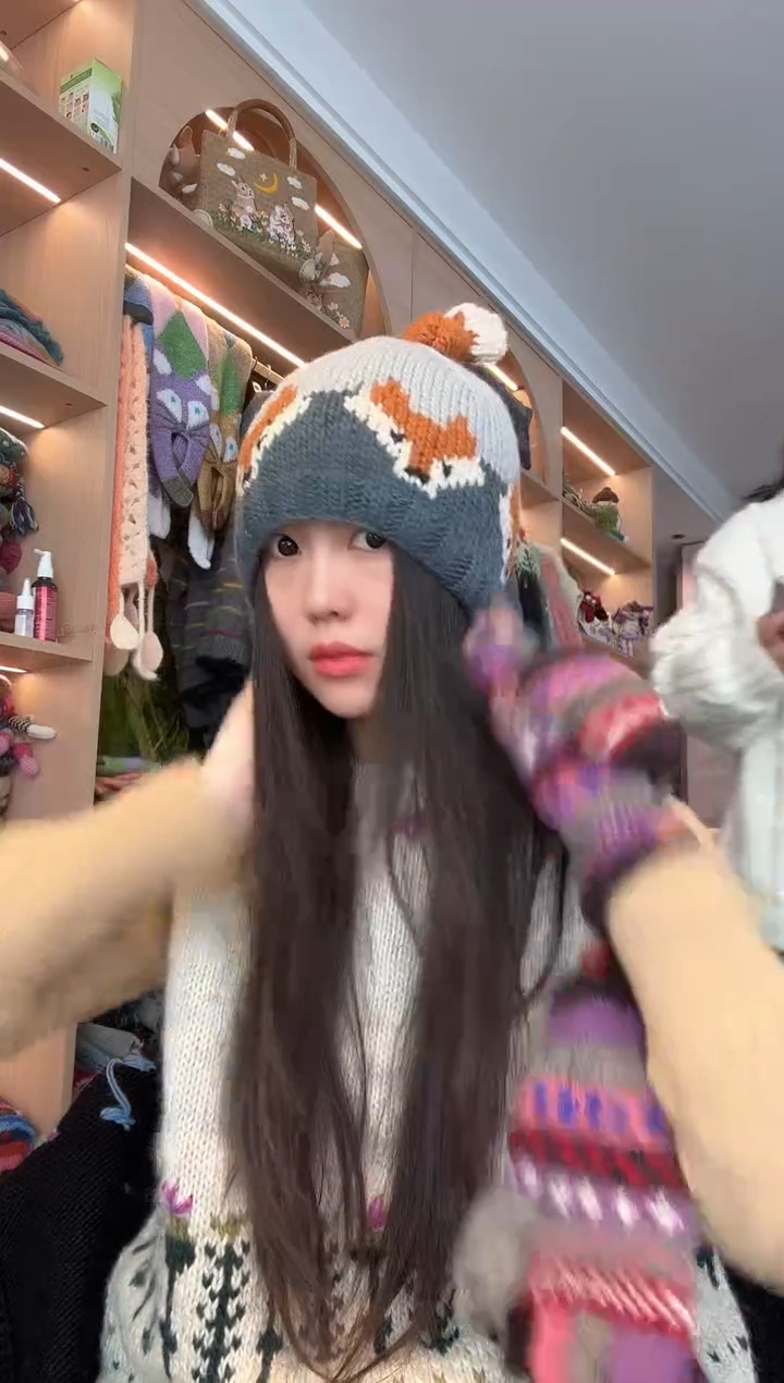 羊毛美利奴灰蓝狐狸帽  