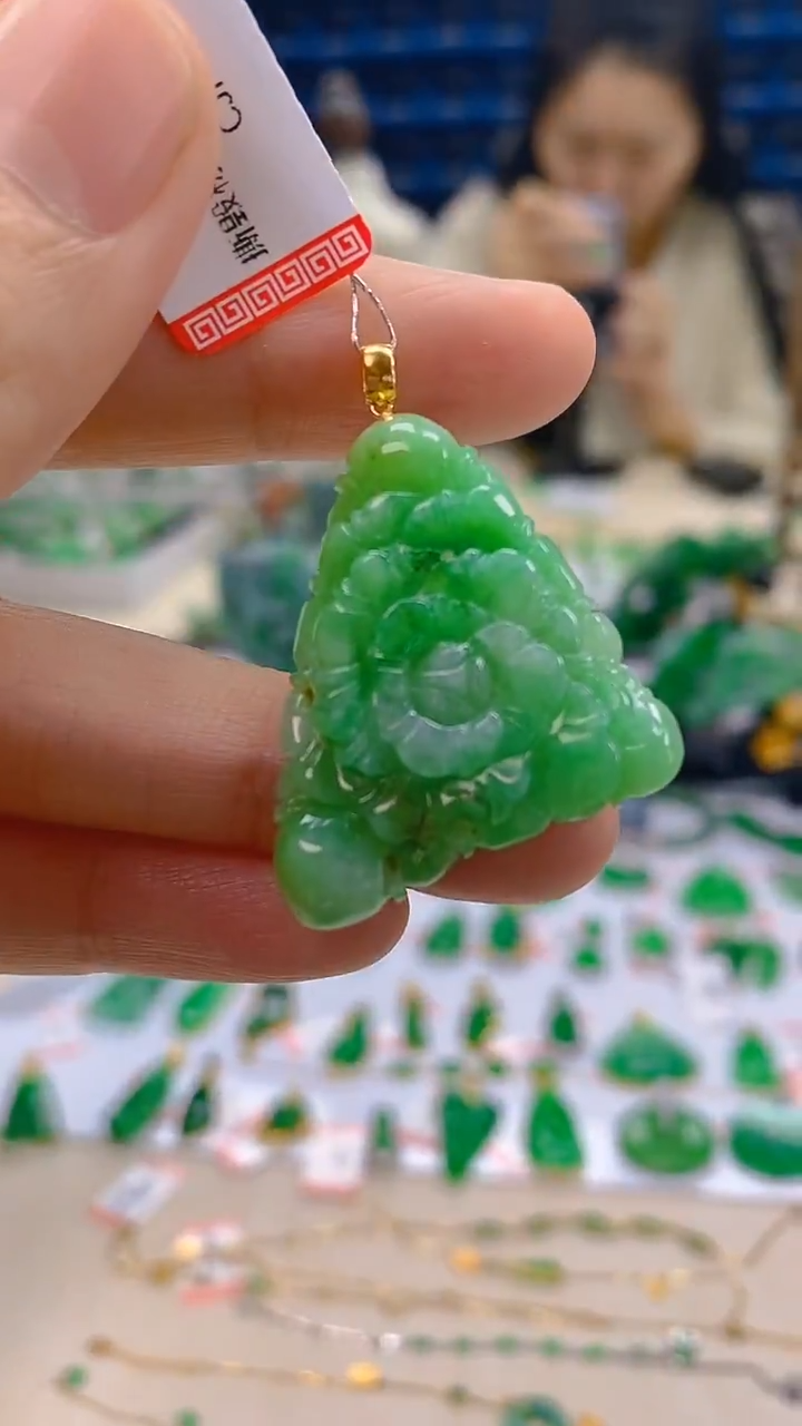 颈饰18K金镶嵌翡翠新号开播 全场乱卖