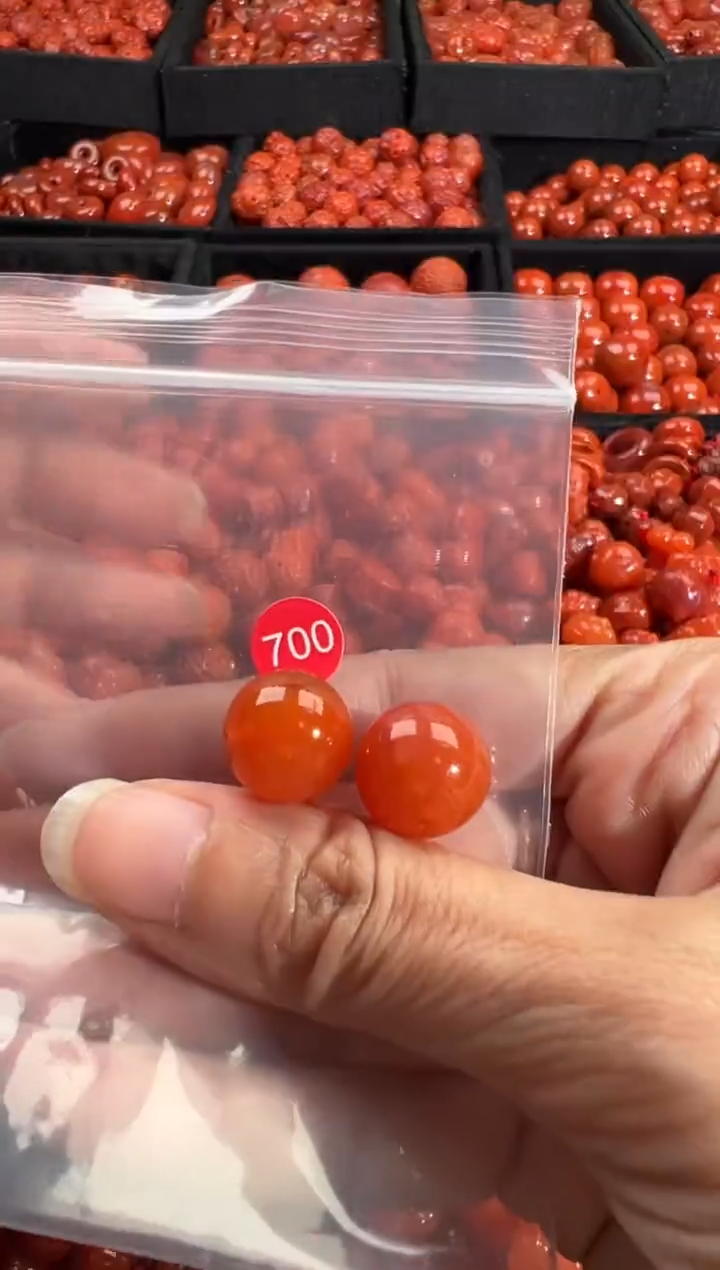 南红玛瑙未镶嵌颈饰1