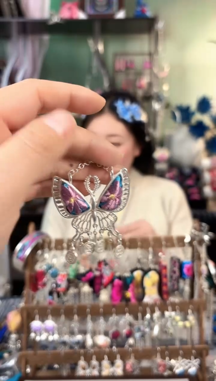 忧**陌彩云南阁非遗老绣饰品160