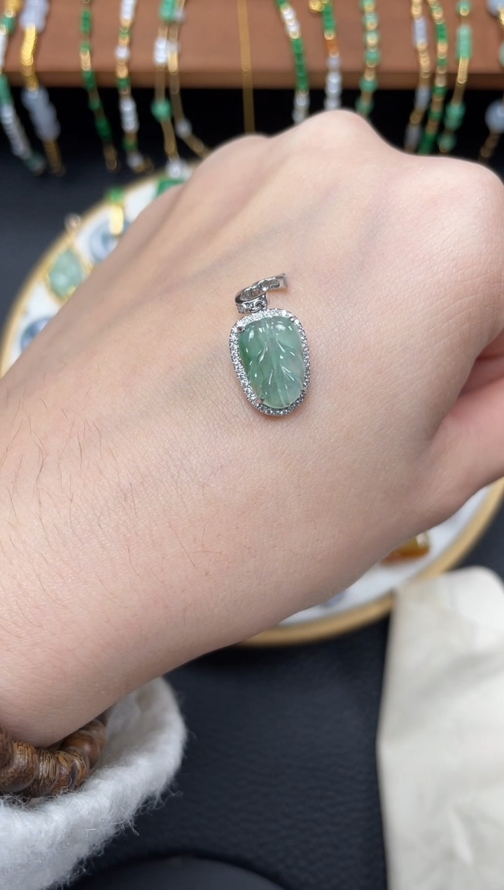 【闪购商品】翡翠吊坠(不含链)18K金镶嵌一个  JK677