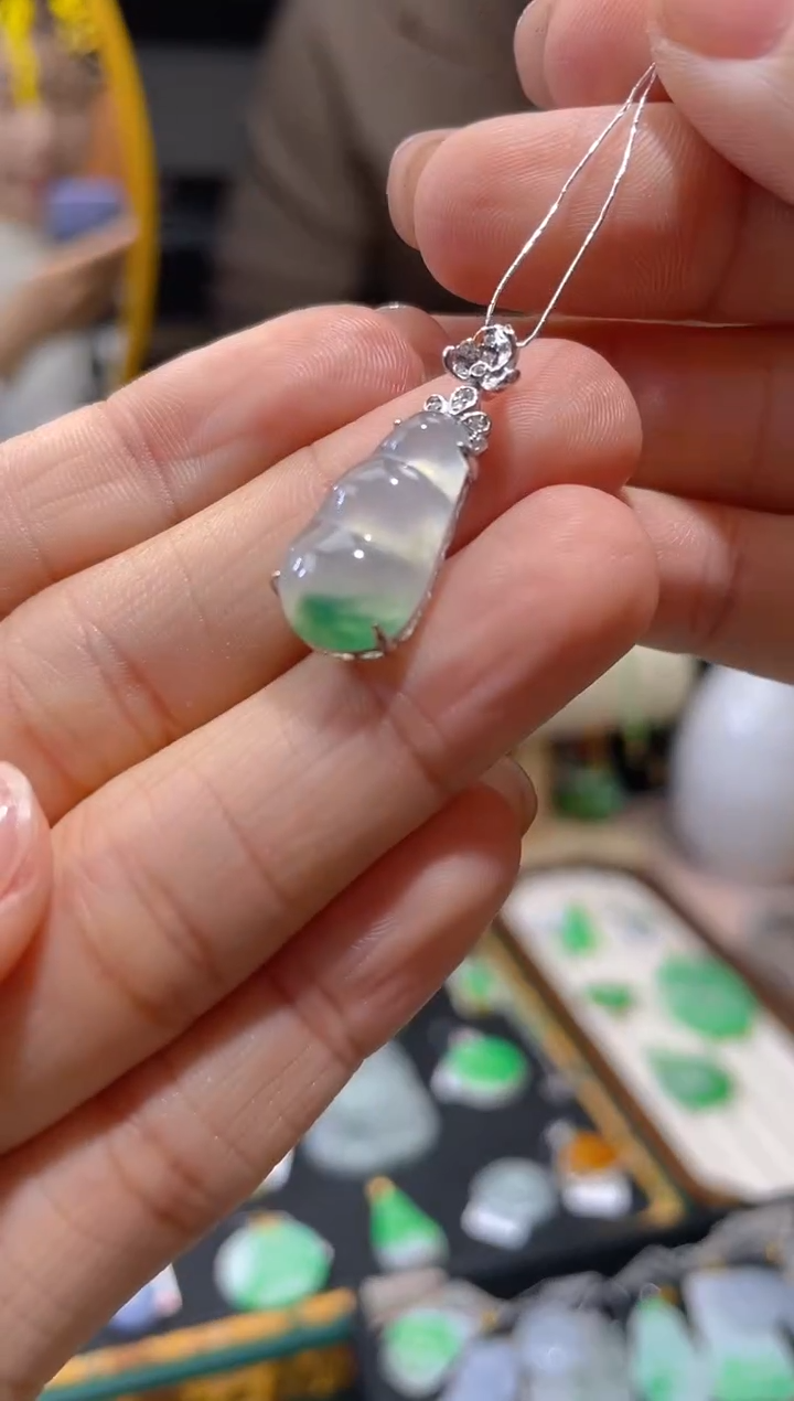 【闪购商品】翡翠颈饰18K金镶嵌假一赔三