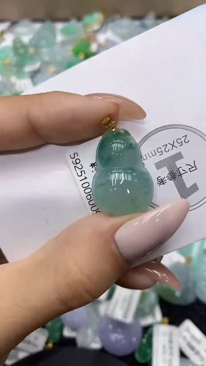 颈饰18K金镶嵌翡翠111111111111