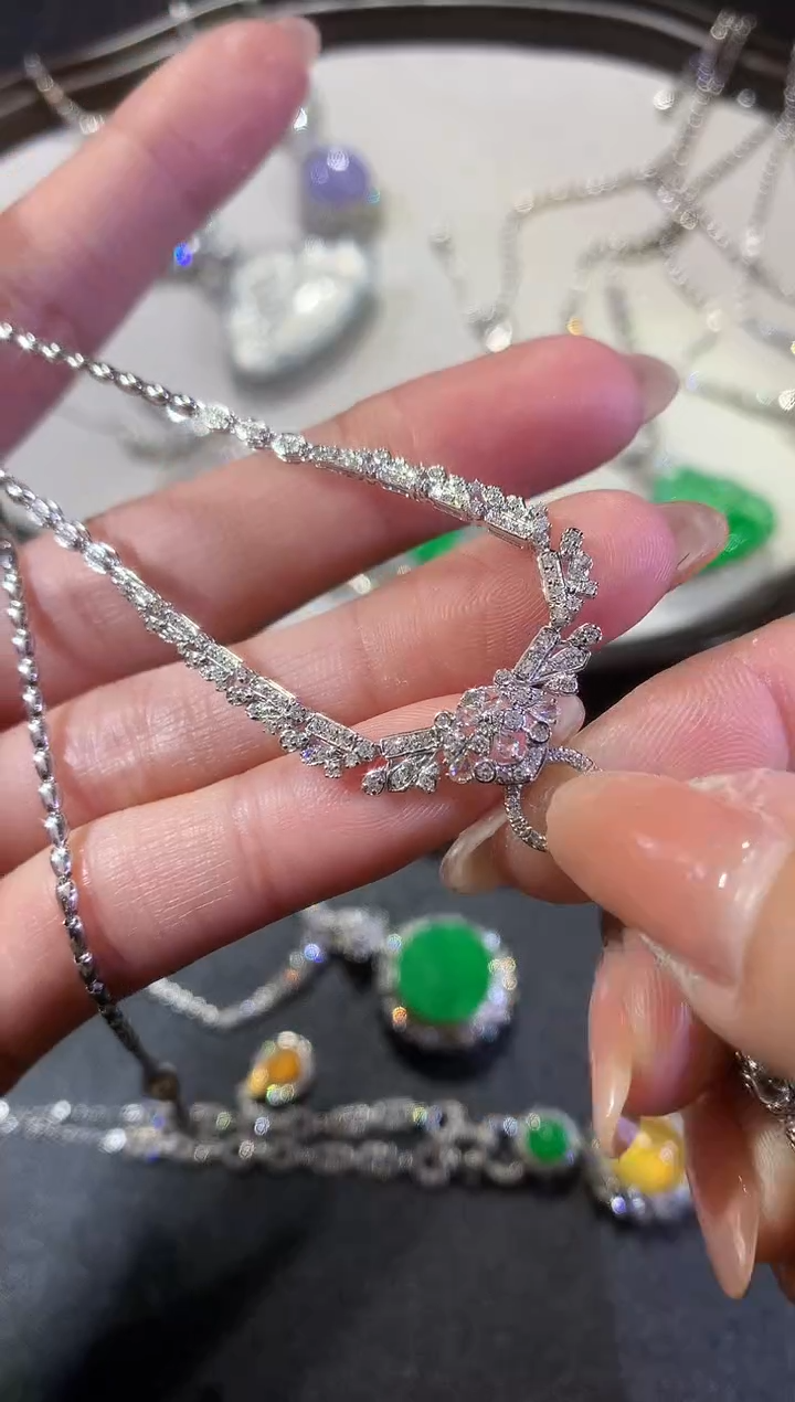 【闪购商品】钻石颈饰18K金镶嵌150-佛公