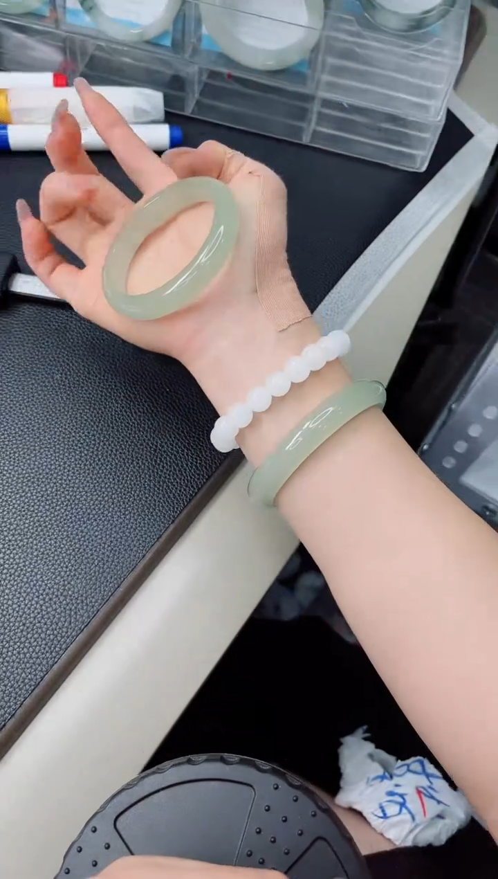 石英质玉手镯未镶嵌157-54.8