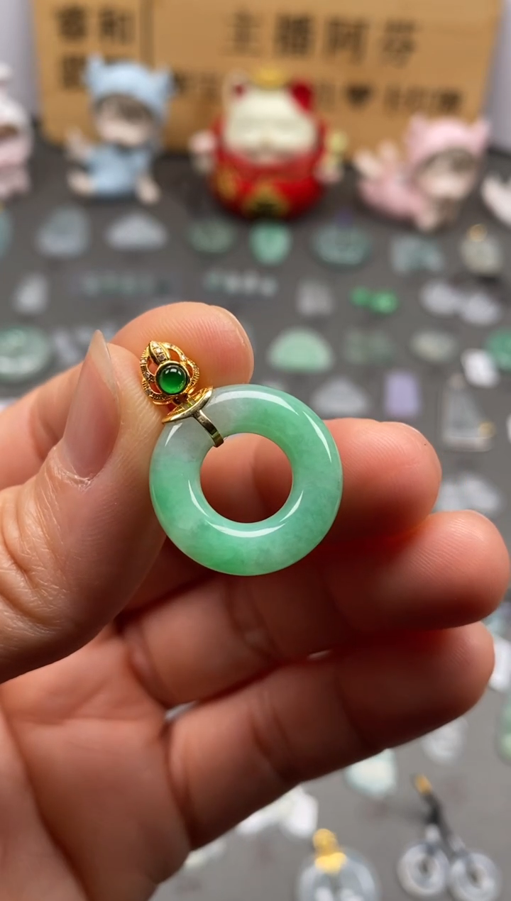 【闪购商品】翡翠颈饰18K金镶嵌緑圈圈/芬