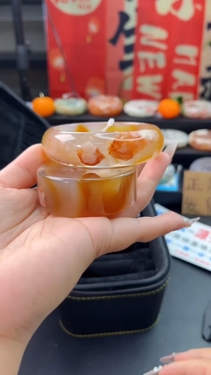 【闪购商品】石英质玉手镯未镶嵌赠送镯心（60圈口