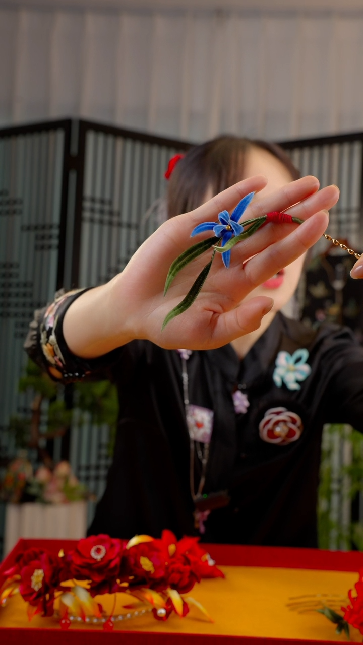 刺绣非遗绒花手工饰品