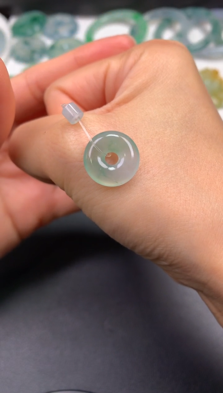 颈饰未镶嵌翡翠无鉴赏期无证书 随机一个