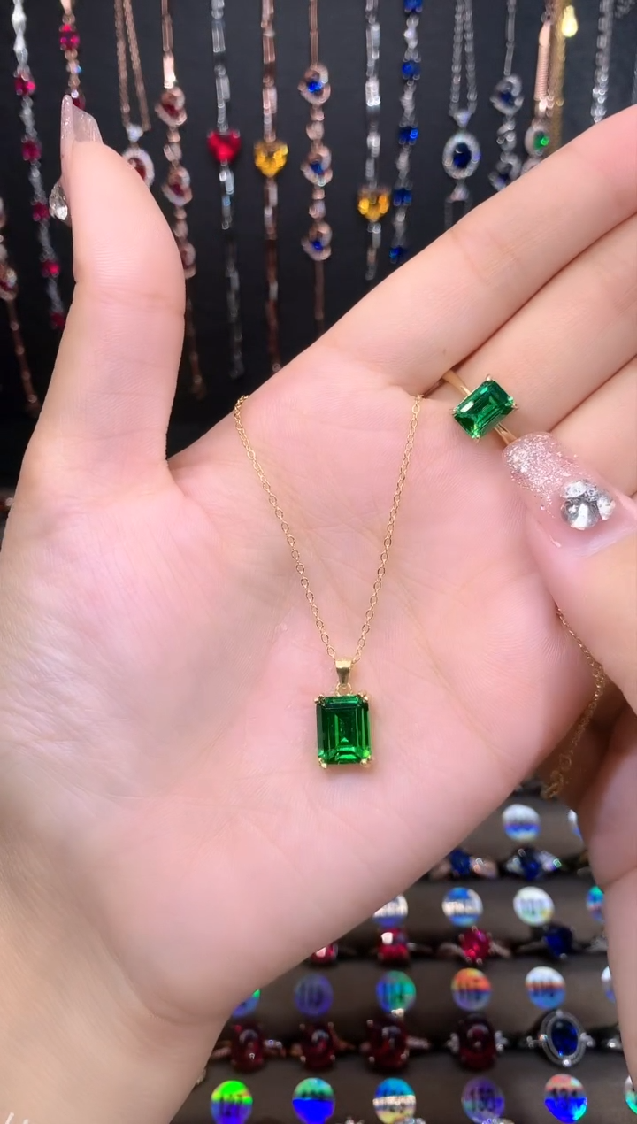 【闪购商品】吊坠透辉石银S925镶嵌8.10金