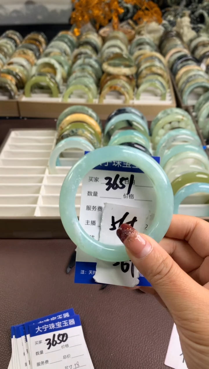 【闪购商品】蛇纹石玉手镯未镶嵌3651