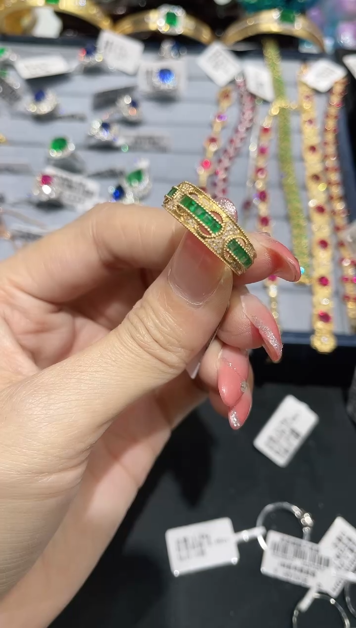 18K金镶嵌戒指祖母绿戒指