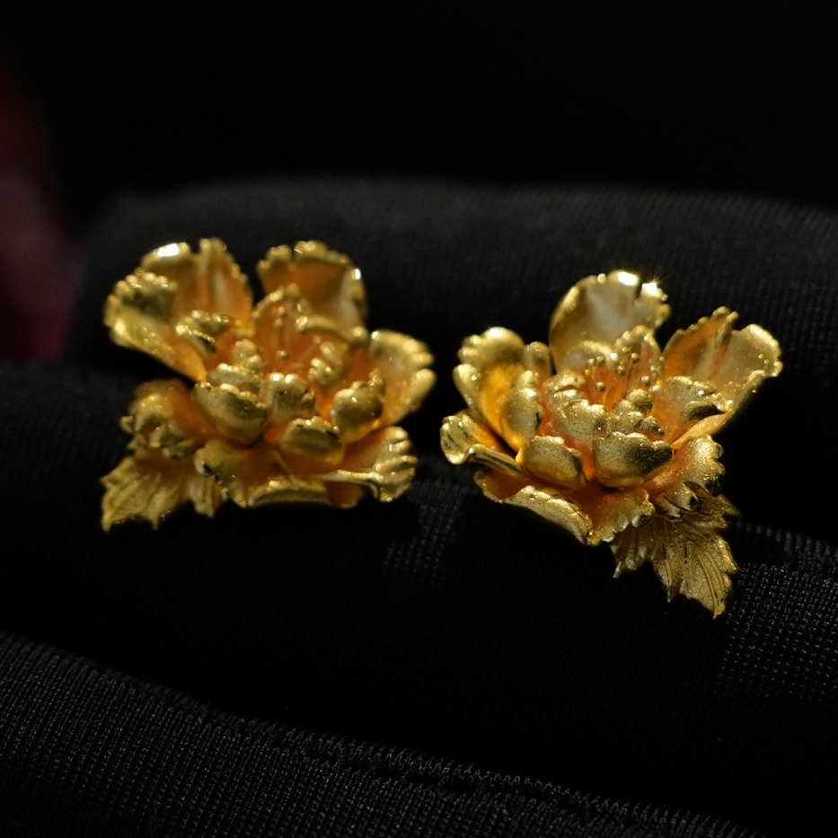 鳳喆古法錾刻工艺设计师款牡丹婚嫁五金国风耳钉（一对）足金999