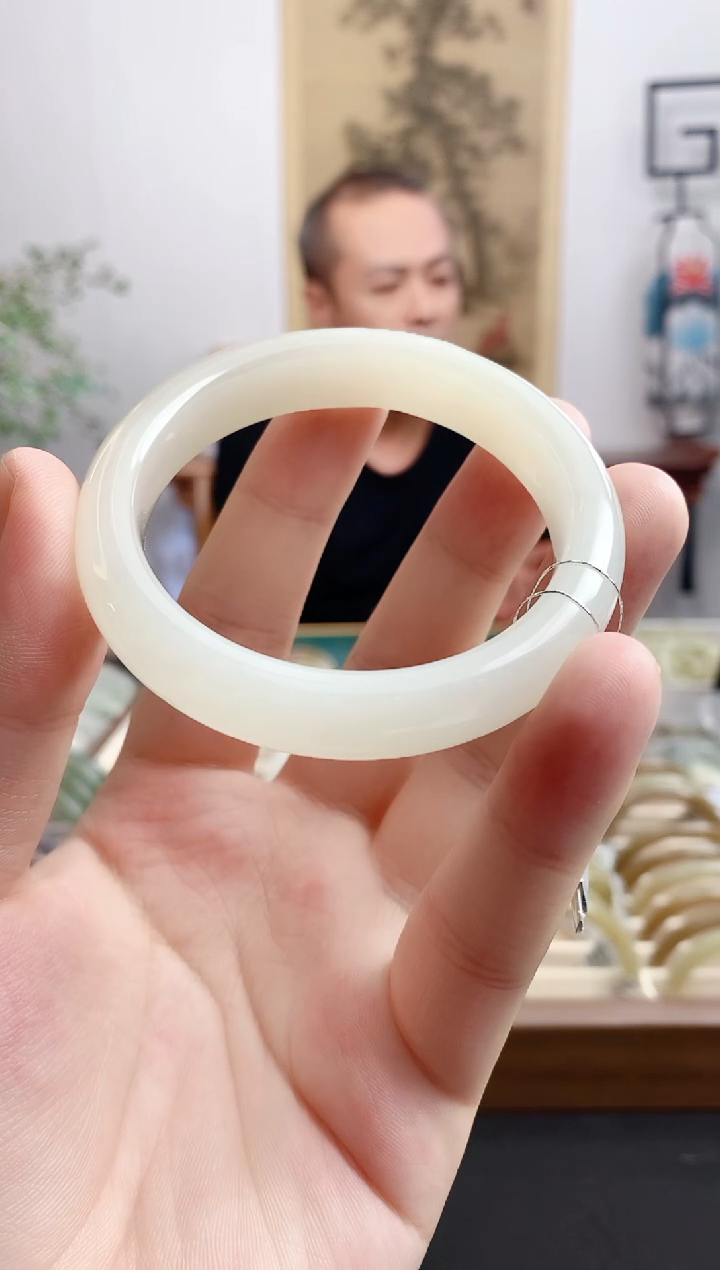 未镶嵌手镯和田玉和田玉手镯多样发一