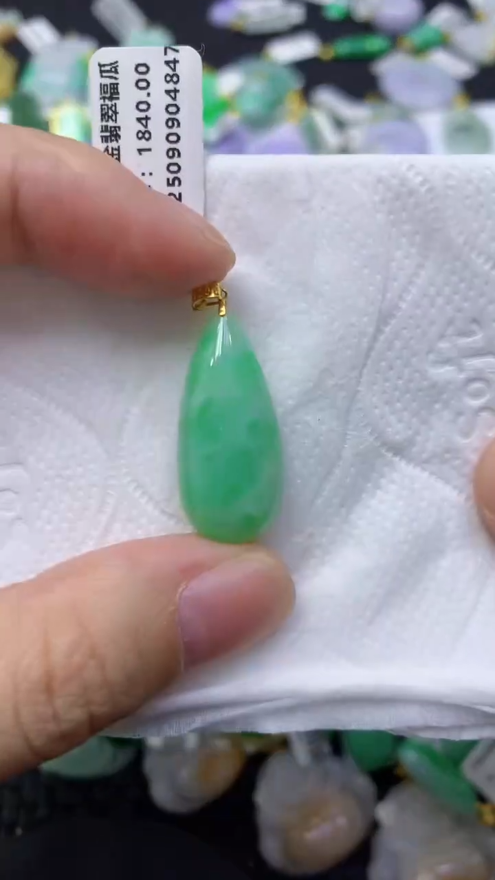 颈饰18K金镶嵌翡翠天然缅甸翡翠A货