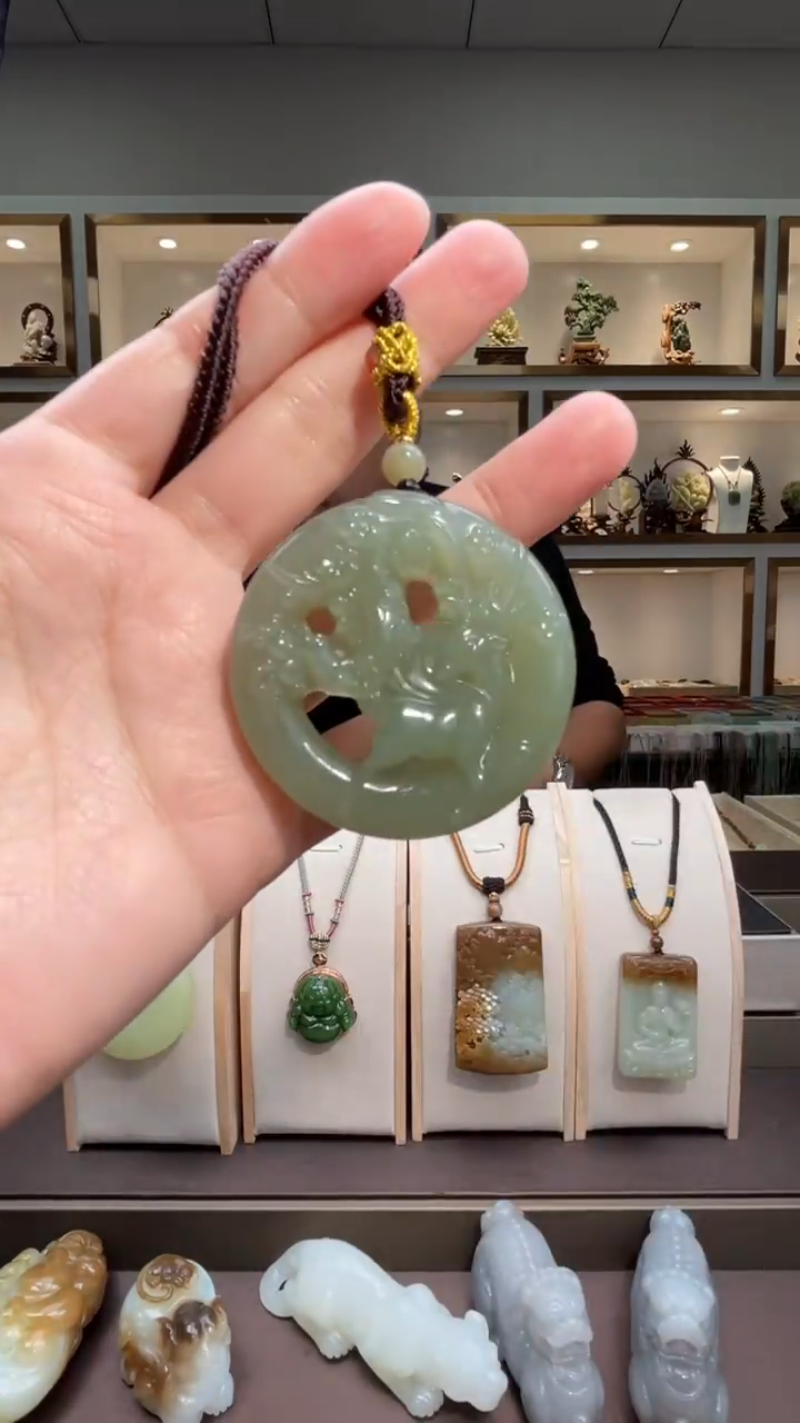 颈饰未镶嵌和田玉苏