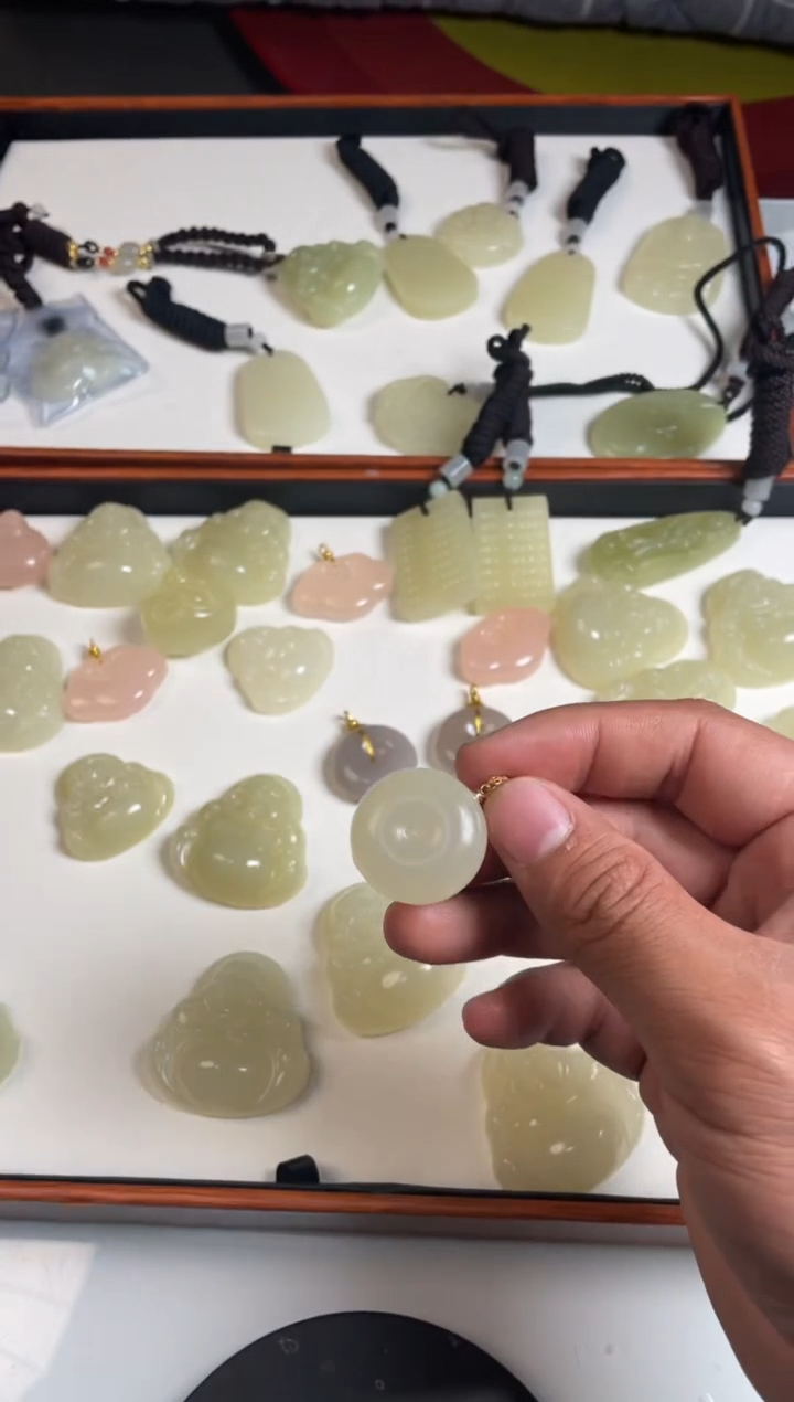 【闪购商品】石英质玉吊坠(赠链)未镶嵌福利