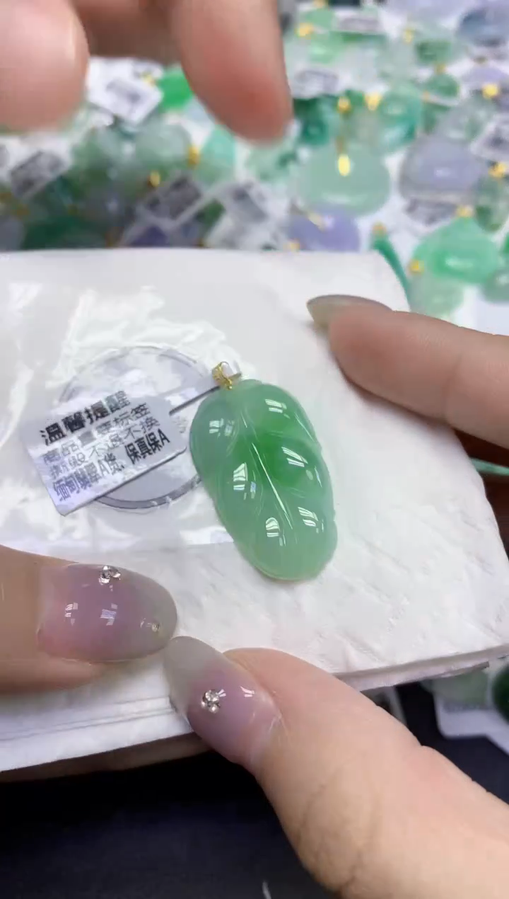 颈饰18K金镶嵌翡翠天然缅甸翡翠A货百元以上9元证书费自理