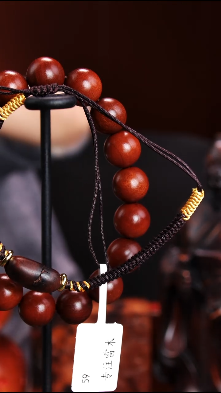 枣木R****81.2手串加小方糖
