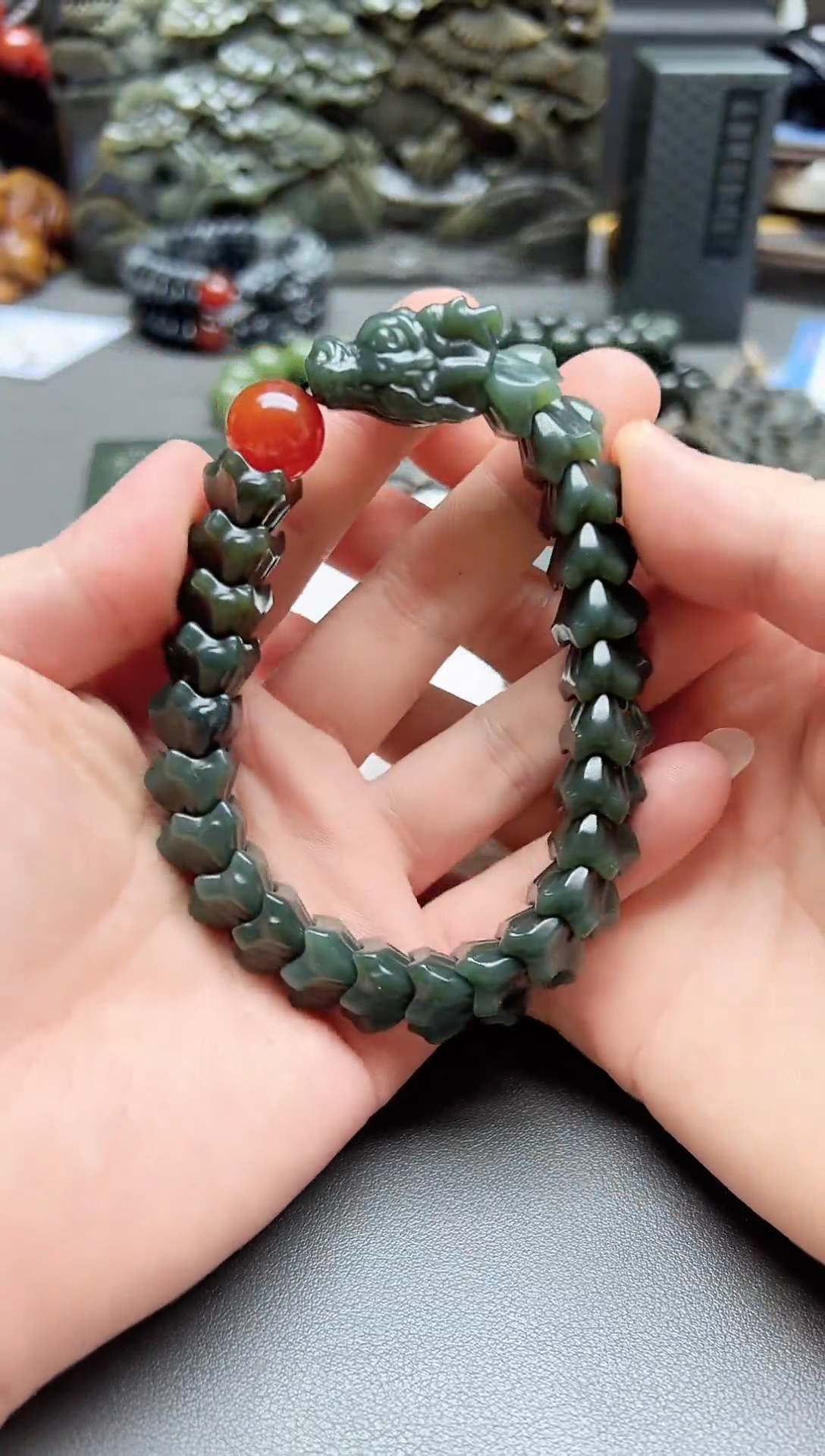未镶嵌手链和田玉沙枣青精雕龙骨手串