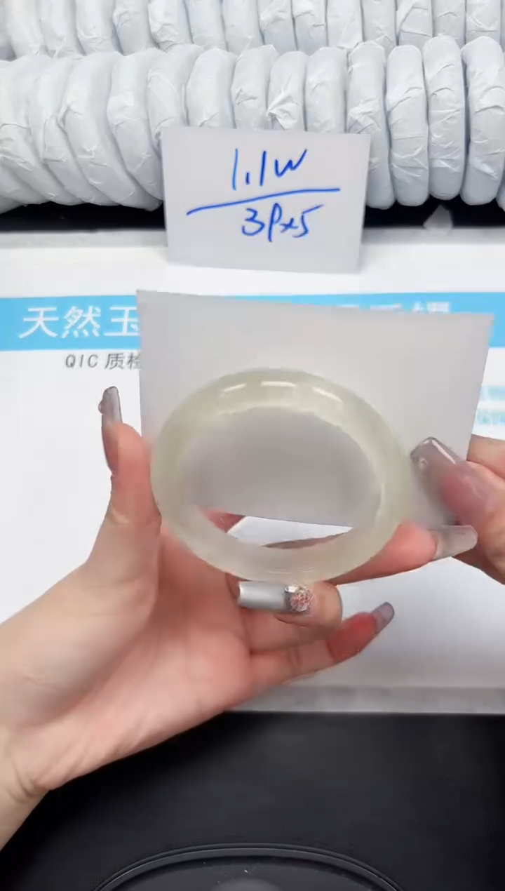 【闪购商品】石英质玉手镯未镶嵌110-56.3