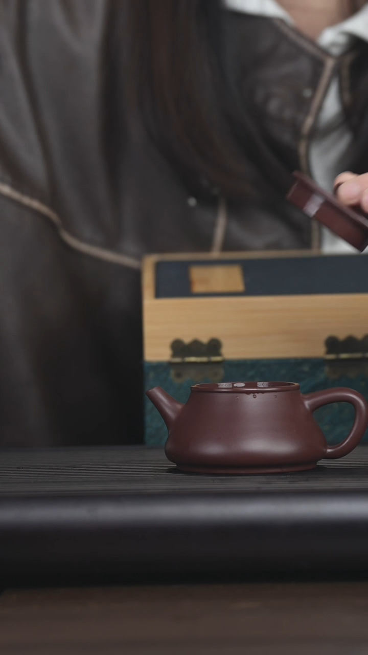 【闪购商品】紫砂茶壶王浩阳紫泥光素小影瓢130cc dd
