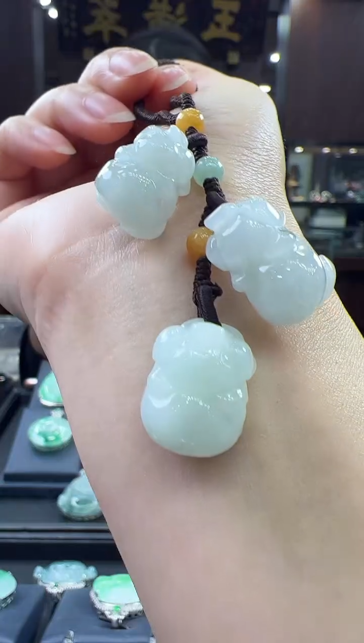 【闪购商品】翡翠挂件未镶嵌猪猪手机挂