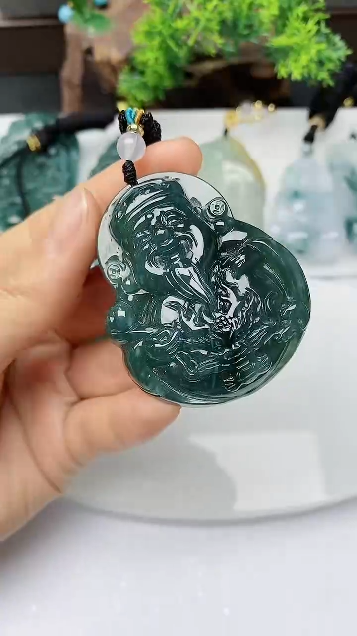 【闪购商品】翡翠颈饰未镶嵌        