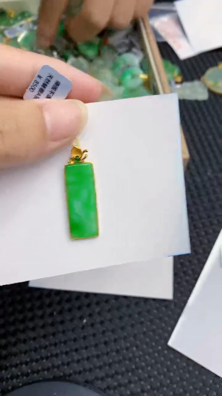 【闪购商品】翡翠颈饰18K金镶嵌            8