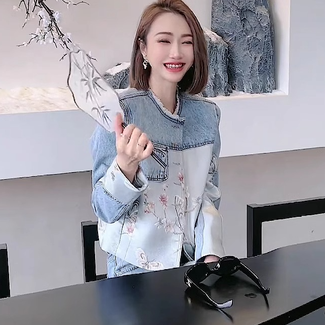 新中式国风缎面拼接牛仔夹克外套女士国潮时尚流行圆领上衣春夏