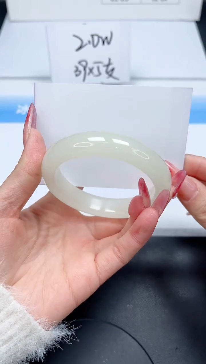 【闪购商品】石英质玉手镯未镶嵌053/57