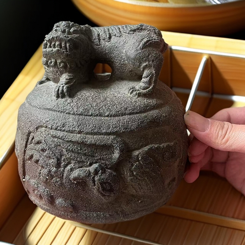 闽南乡下绿豆青满工狮子石权摆件