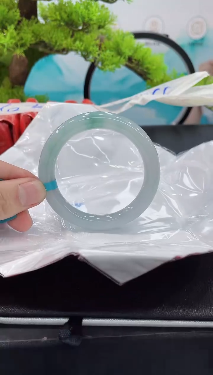【闪购商品】翡翠手镯未镶嵌手镯