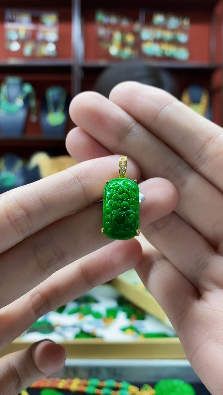 颈饰未镶嵌翡翠吊坠