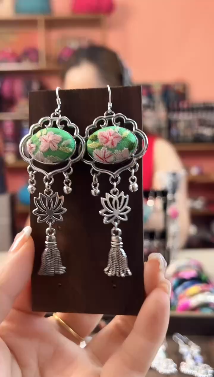 织绣民族风老绣饰品328