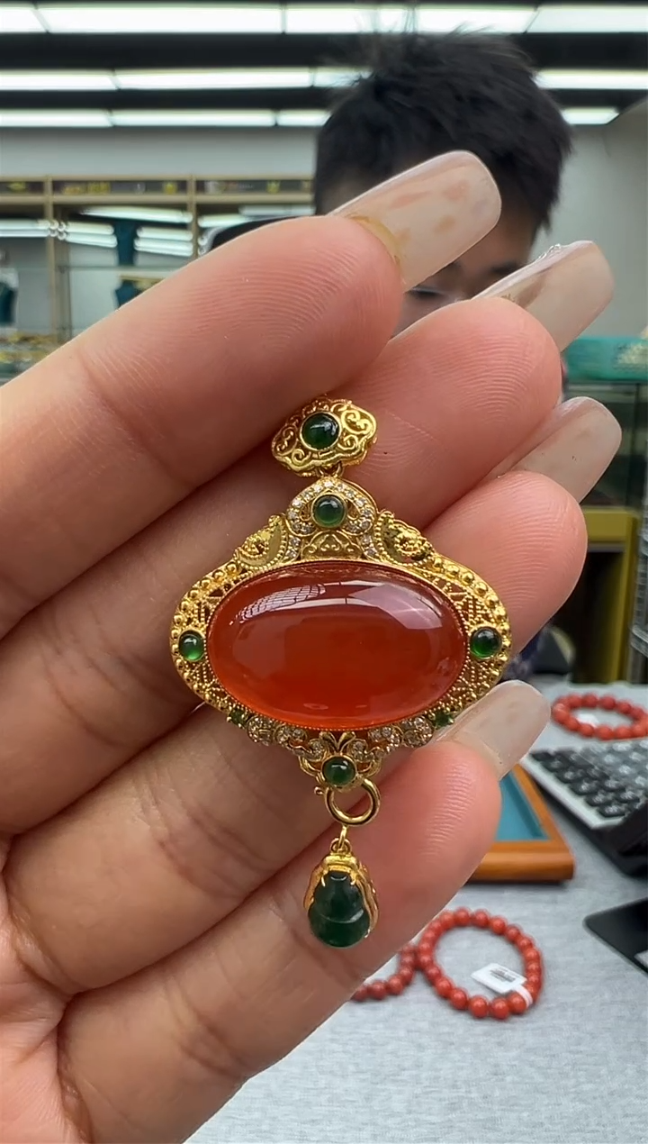 【闪购商品】南红玛瑙颈饰18K金镶嵌16秒拍号