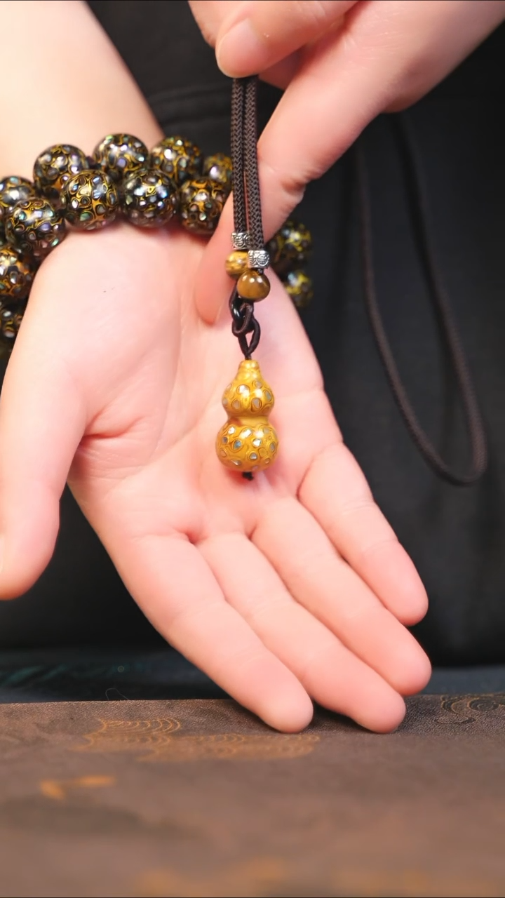 【闪购商品】金黄大漆紫光檀螺钿小脖挂