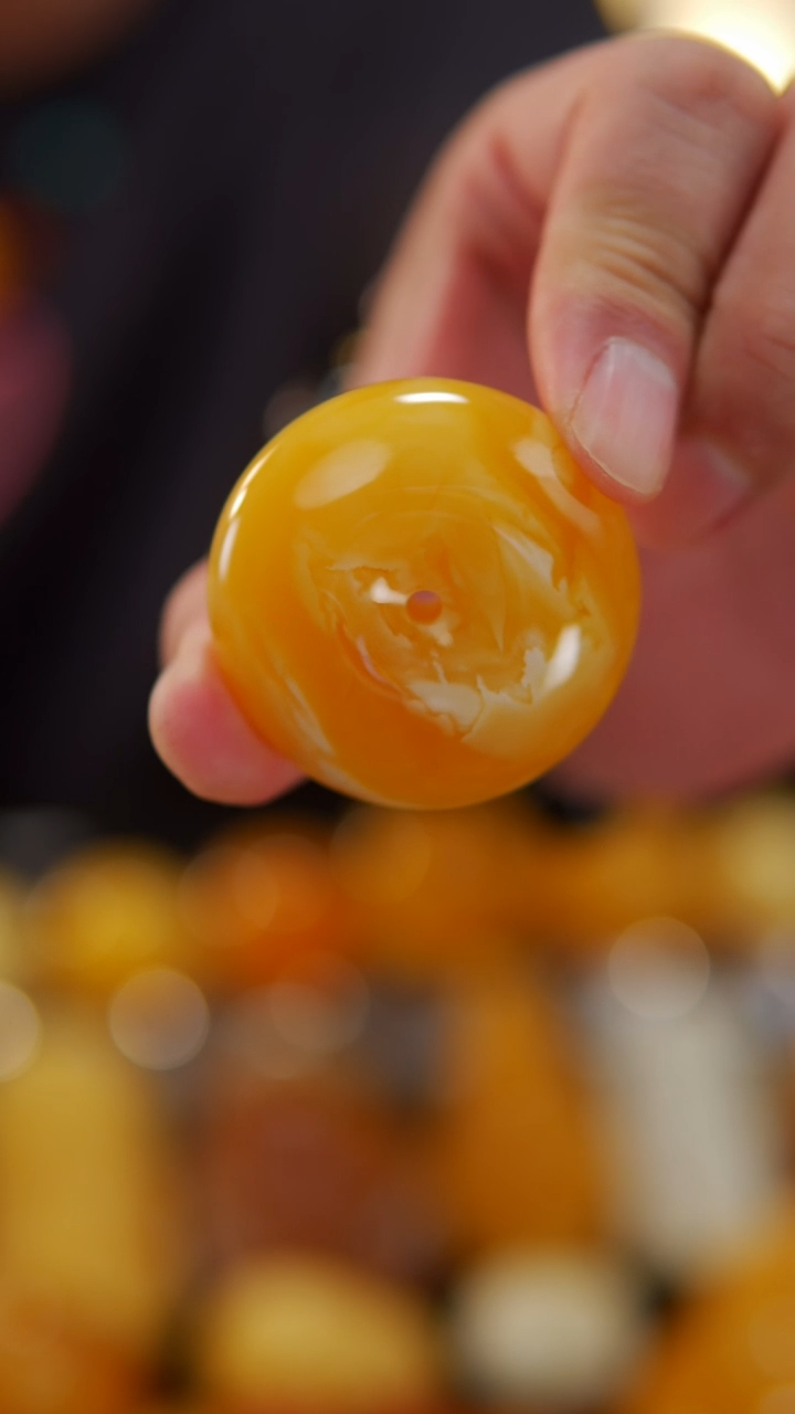 【闪购商品】蜜蜡裸石未镶嵌焦皮橘底瓷白花平安扣24.36