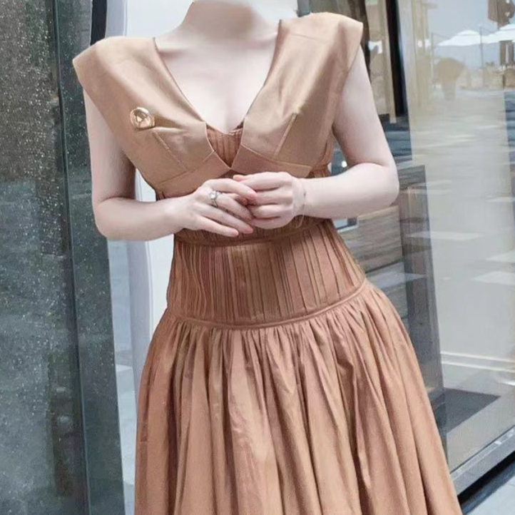 “疯批美人”夏季新品徐睿知蚂蚁腰连衣裙